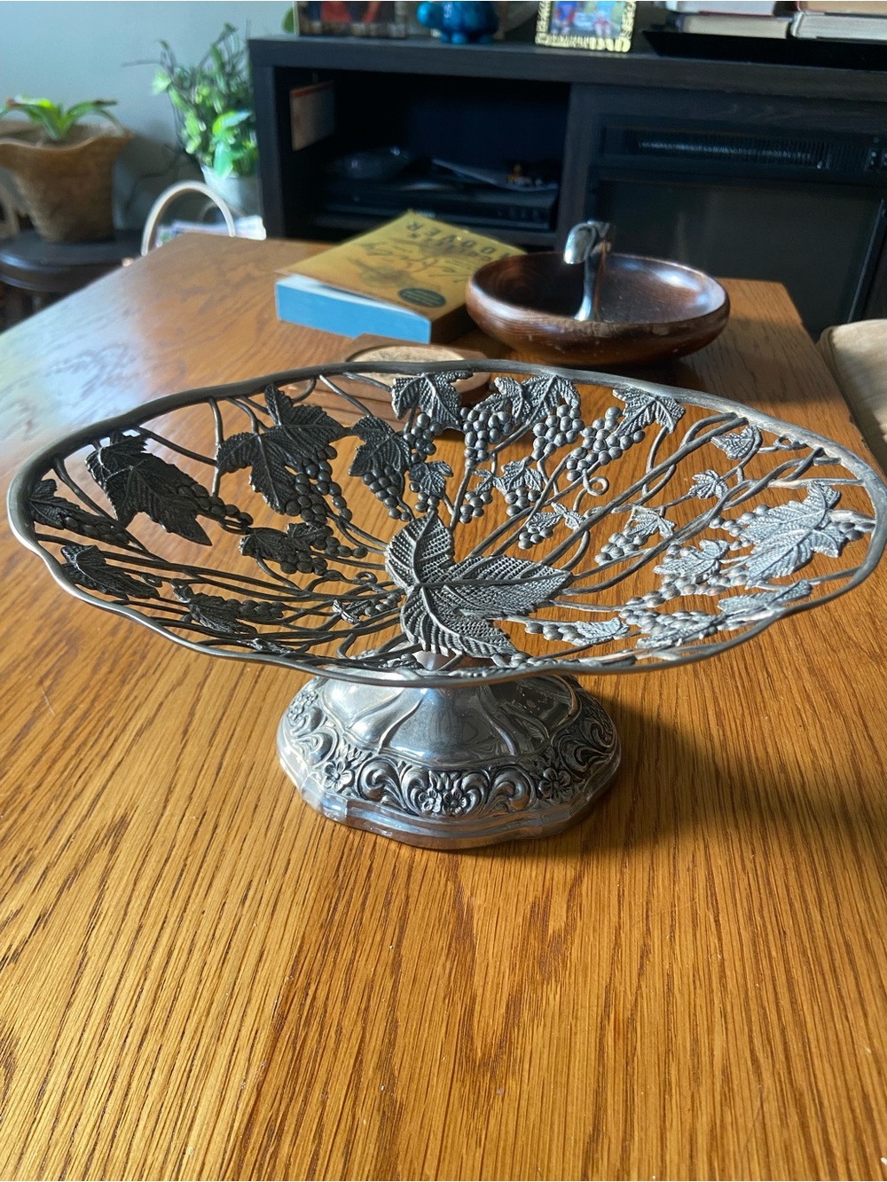Vintage Davco Silver Plated Pierced Centerpiece Pedestal Bowl